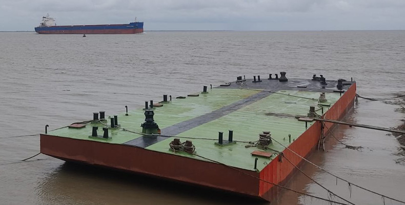 Nawaz Shipping Flat Top Barge at Jamnagar